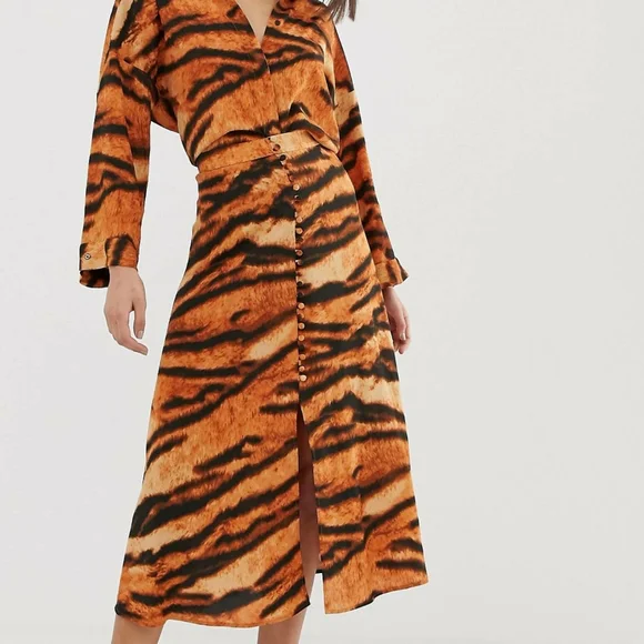 Tiger skirt..FIRM - Picture 3 of 11